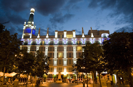 Iluminación fachada Hotel ME Madrid