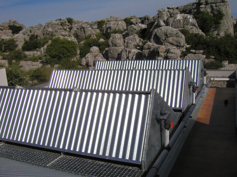 Cubierta solar usada principalmente para la refrigeración en verano