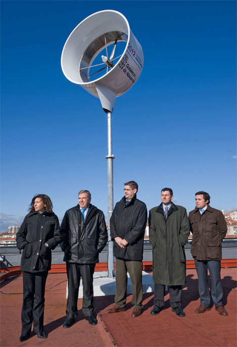 El aerogenerador se ha instalado en la azotea del Departamento de Innovación de Gobierno de Navarra en Pamplona.