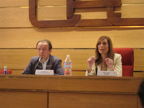 El director del estudio, el profesor Justo García Navarro, de la UPM, y la Directora Gerente de Asprima, Marta Torres Torres.