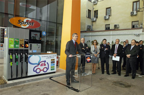 El Alcalde de Madrid, Alberto Ruiz-Gallardón y el Presidente de Repsol, Antonio Brufau, han inaugurado en Madrid la primera estación de servicio del mundo certificada por BREEAM