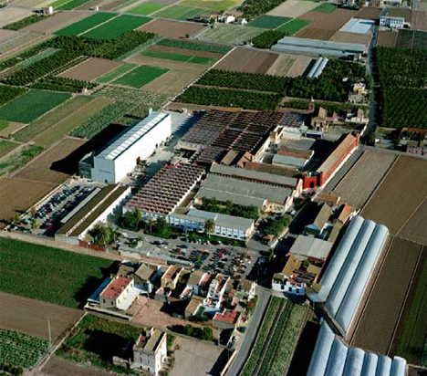 Imagen aérea del centro de producción de Schneider Electric en Meliana, Valencia