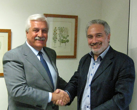 Javier Díaz, presidente de Expobioenergía y el presidente de CONAIF, Esteban Blanco, en el momento de la firma del convenio.
