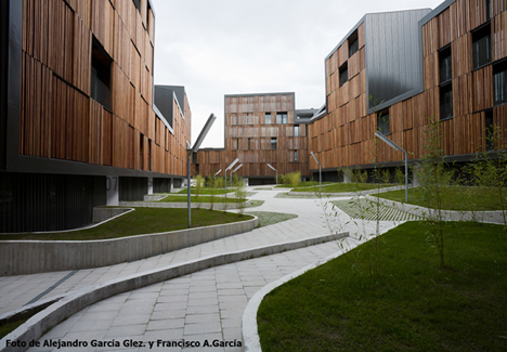 Viviendas sociales de Mieres (Asturias) diseñadas por los arquitectos Bernardo Angelini y David Casino, del Estudio Zigzag Arquitectura. 