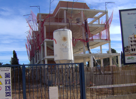 Bloque de viviendas en construcción.