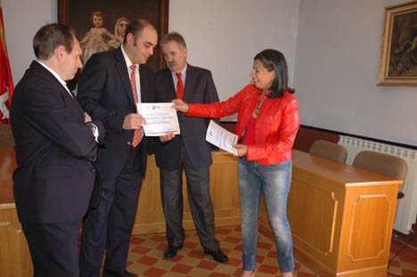 Entrega de los premios de desarrollo sostenible del medio rural a Nuévalos y Cimballa