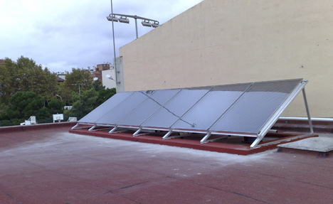 Instalación solar térmica en el centro educativo Lycée Français de Barcelona