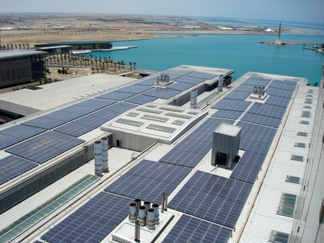 Planta solar del reino en el tejado de la Universidad de Ciencia y Tecnología Rey Abdullah en Thuwal