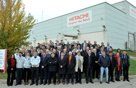 Más de cincuenta representantes de los principales clientes de Hitachi visitan su fábrica europea en España