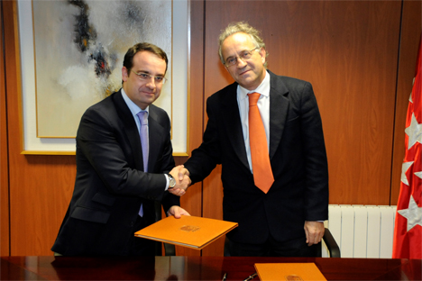 Firma del acuerdo de colaboración entre el Ayuntamiento de Móstoles y la empresa Móstoles District Heating