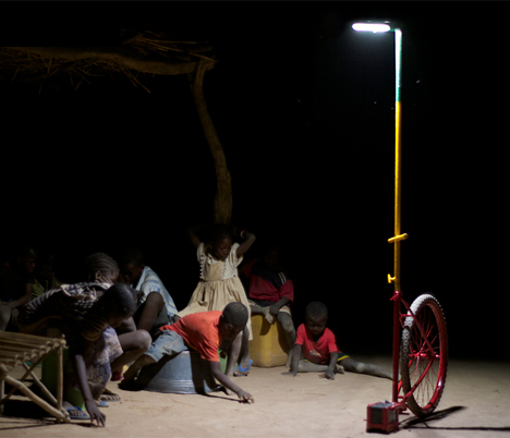 PREMIO LAMP 2013 a la ILUMINACIÓN URBANA Y PAISAJE a COLLECTIVE LIGHT FOR RURAL AFRICA, en Mali, de Matteo Ferroni