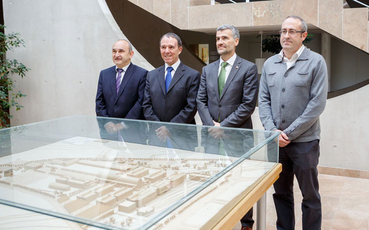 Ignacio Matías, el Rector, Julio Lafuente, el Vicerrector de Investigación, Alfonso Carlosena, y José Ignacio Pérez de Landazábal