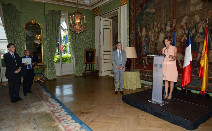 Entrega del certificado de Tejerina al embajador de Francia