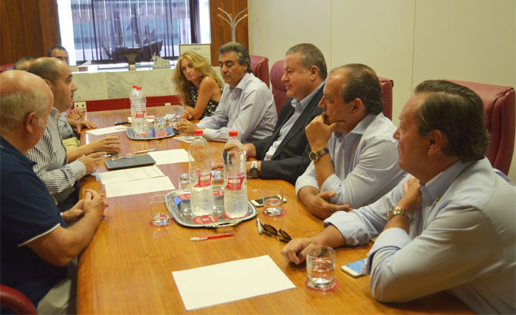 El consejero Francisco Bernabé se reúne con el Comité Ejecutivo de la Cámara de Comercio de Cartagena.
