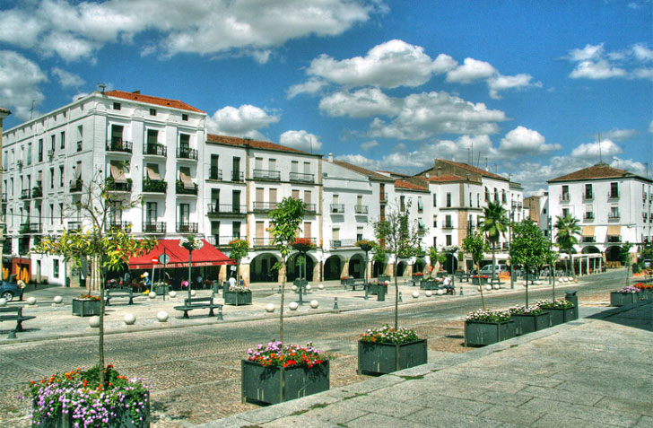 Ciudad de Cáceres. La ONU reconoce las políticas de viviendas de la Junta de Extremadura.