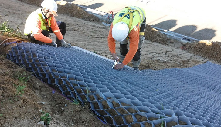 La zona ajardinada de Ikea-Alcorcón cuenta con sistemas que optimizan el consumo de agua.