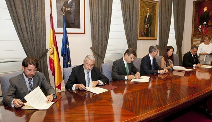 Firma del acuerdo entre el Ministerio de Fomento y el Gobierno de Canarias para remodelar el barrio de Las Chumberas.