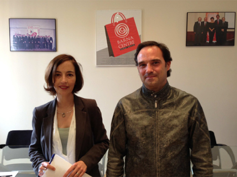 Isabel Rodriguez Vilar, Gerente de la asociación Barna Centre,  en la firma del acuerdo con Manel Belmonte, CEO de Grupo Oceanis