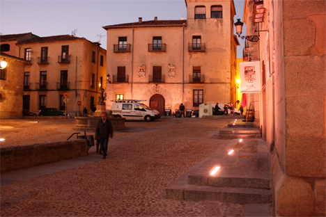 Iluminación arquitectónica de la Plaza de San Martín en Segovia por Lledó