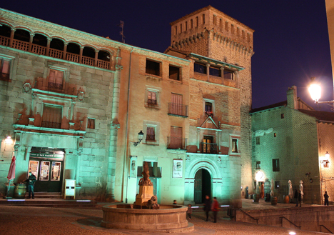 Iluminación arquitectónica de la Plaza de San Martín en Segovia por Lledó