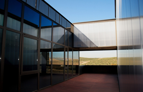 El Centro de interpretación de la cultura del olivo y la sostenibilidad, patios interiores