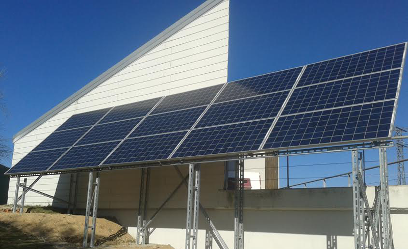 Ecoaldea de Mujeres Unidas contra el Maltrato construida con paneles fotovoltaicos. 