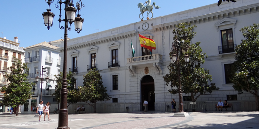 El Ayuntamiento de Granada ha presentado su Plan de Calidad del Aire orientado al año 2020. 
