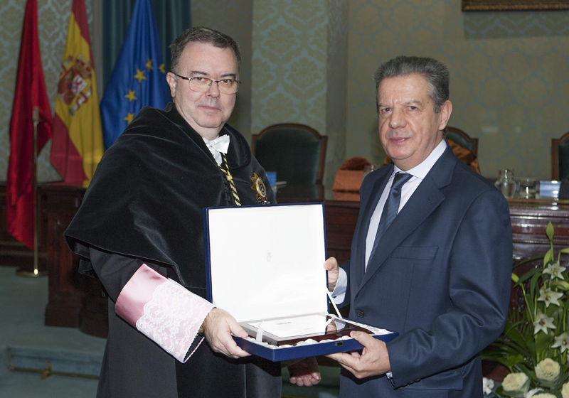 Sika ha recibido el premio de Colaboración en Investigación de manos del rector de la Universidad Politécnica de Madrid. 