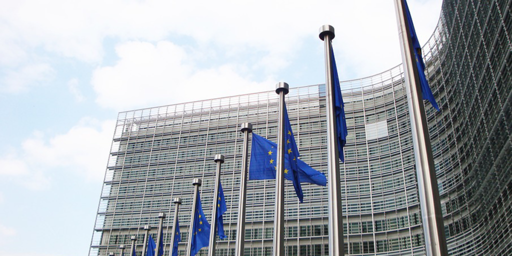La Comisión Europea ha elaborado una recomendación en la definición de nanomaterial. 