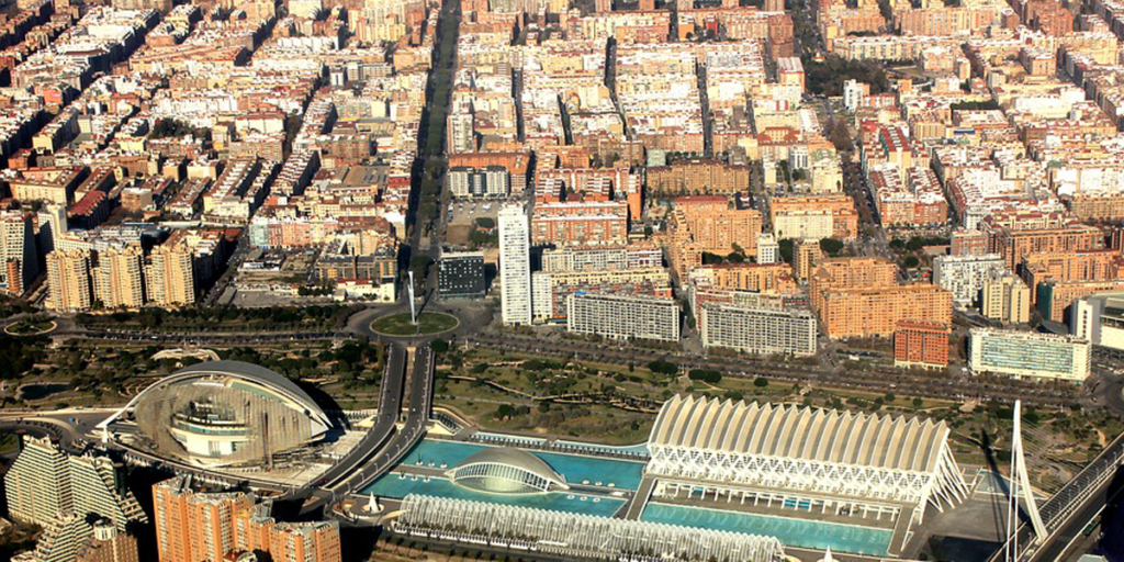 Valencia firmará convenios con entidades locales para fomentar la rehabilitación de viviendas mediante la red OIR. 