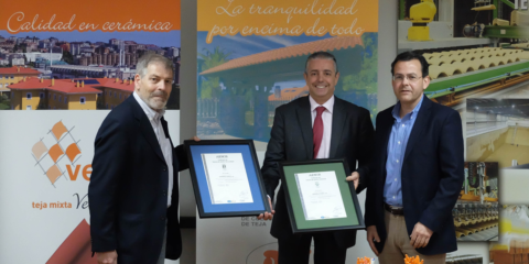 Verea obtiene los certificados Aenor de calidad y medioambiente según las nuevas normas ISO para sus tejas