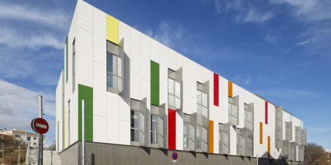 La Comisaría de Mollet consigue ser un Edificio Energéticamente Eficiente con Fachada Ventilada