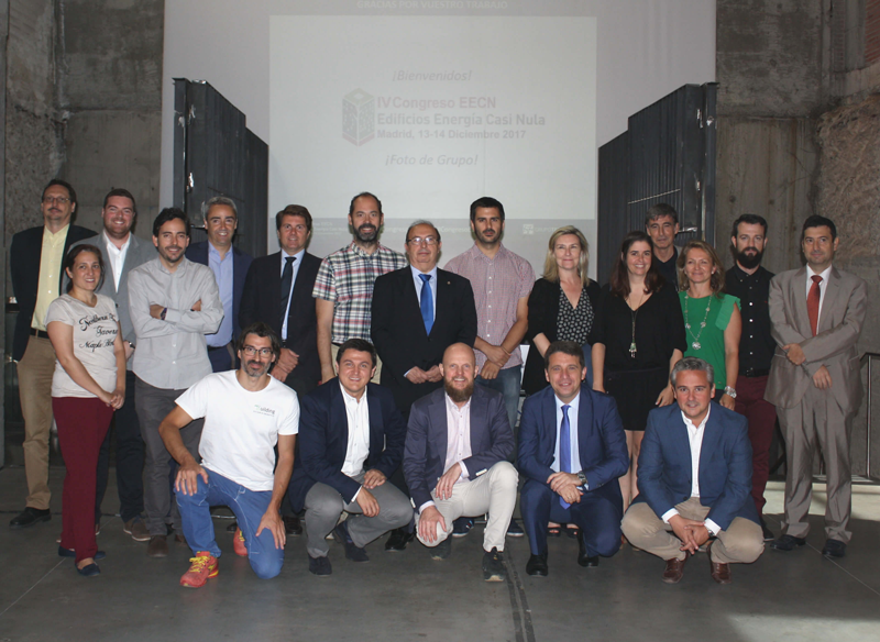 Foto de familia de los participantes en la reunión del primer Comité Técnico del IV Congreso de Edificios de Energía Casi Nula.