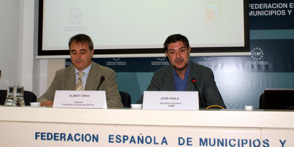 Albert Grau, Gerente La Casa que Ahorra, y Juan Ávila, Secretario General FEMP.
