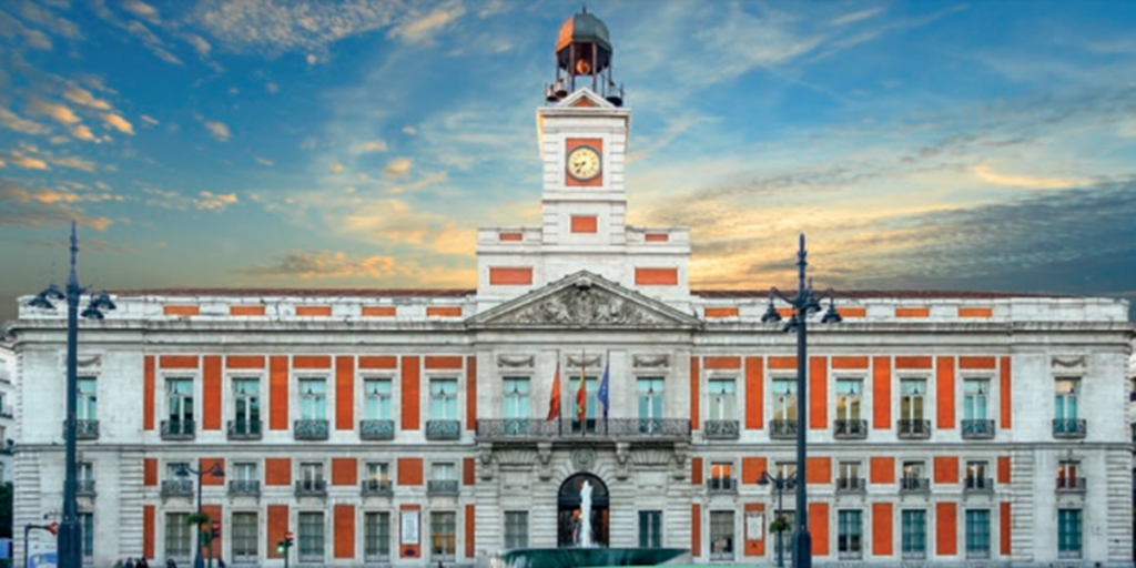 Gracias al Plan de Ahorro y Eficiencia Energética en los Edificios Públicos, la Comunidad de Madrid espera obtener un ahorro anual en la factura energética de 1,6 millones de euros .