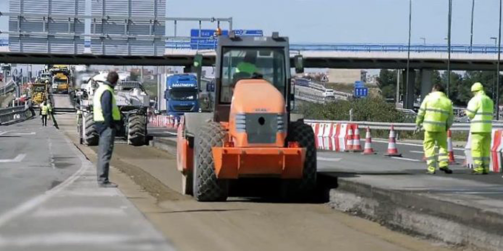 El nuevo firme se ha puesto en obra en el tramo de la autovía A-2 en Zaragoza. 