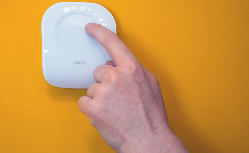 Compatible con la mayoría de sistemas de calefacción, una vez se instala el termostato, éste analiza el comportamiento energético de la vivienda.