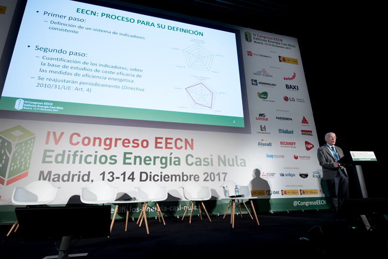 Luis Vega, del Ministerio de fomento, durante la conferencia magistral del IV Congreso Edificios Energía Casi Nula 2017.