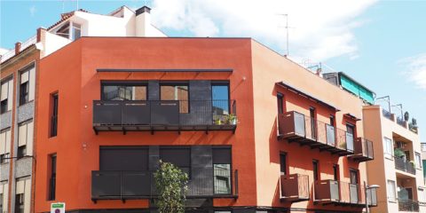 Edificio Demo BCN nZEB en Barcelona con aerotermia, energía solar térmica y techo radiante