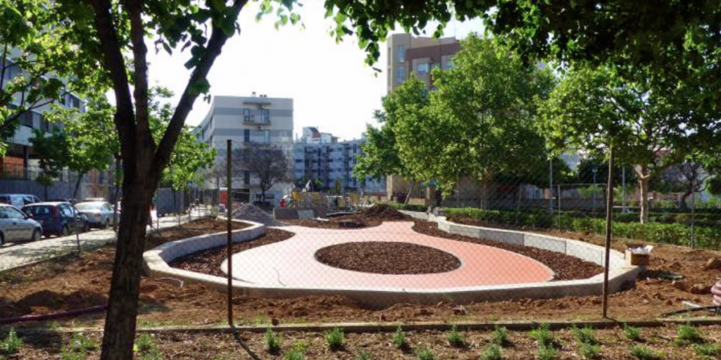 Sistema de drenaje sostenible en la nueva área de juegos infantiles instalada en el Raval Universitarii de Castellón