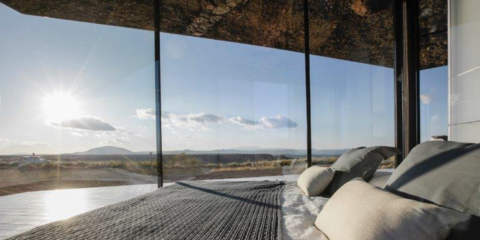 La provincia de Granada inaugura La casa del desierto, una vivienda construida con vidrio eficiente