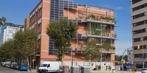 Barcelona instalará dos fachadas fotovoltaicas para incrementar la energía generada por autoconsumo