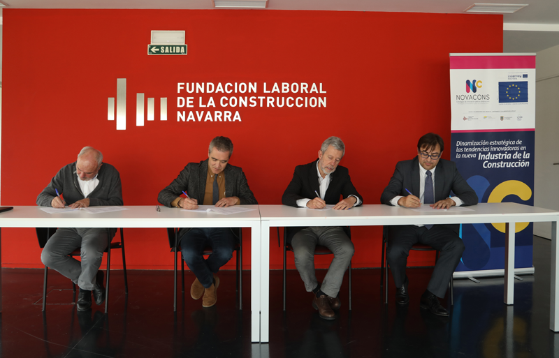 Acto de firma de convenio en Navarra