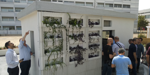 La start-up Be More 3D de la UPV presenta la primera casa construida in situ con una impresora 3D en España