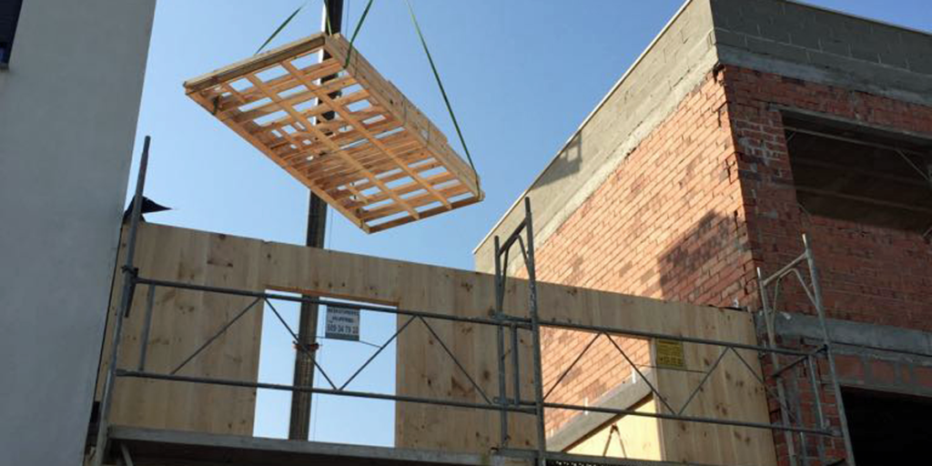 La vivienda unifamiliar está construida mediante el sistema de madera contralaminada CLT