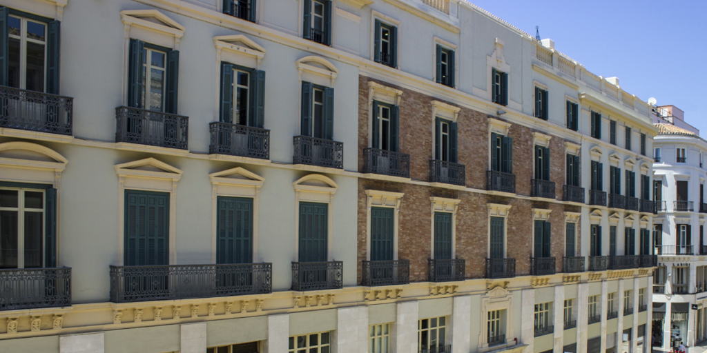 Fachada del edificio de oficinas de Marqués de Larios 4 en Málaga