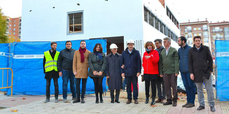 alcalde en obras cruz roja