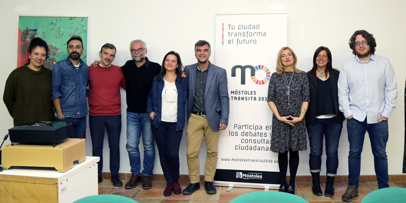 personas en la presentación de mostoles transita 2030