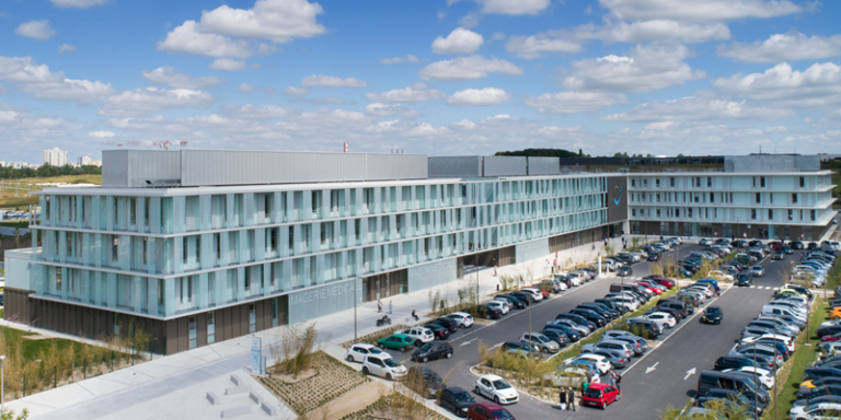 El Centro Médico Polyclinique Courlancy En Francia Se Construye Como ...