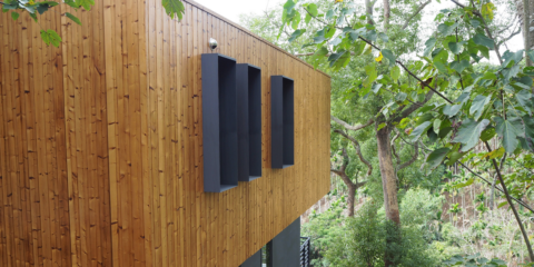 La madera termotratada y sin aditivos químicos se usa en proyectos de construcción de viviendas sostenibles